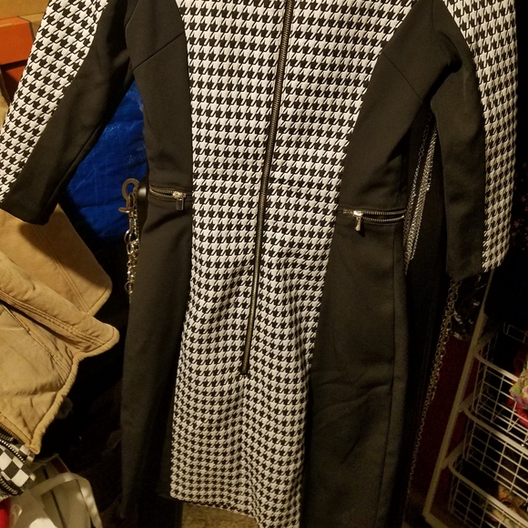 🚫DONATED🚫🍭5/$30🍭H&M Houndstooth Body Con Sleaved Dress - Picture 2 of 6
